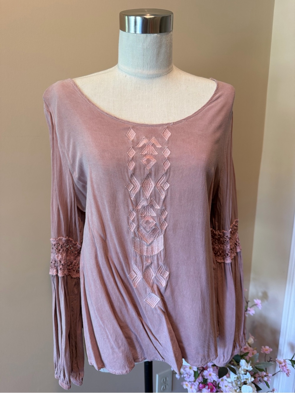 Lizard Thicket Magnolia South Dusty Rose Embroidered Long-Sleeve Peasant Top
